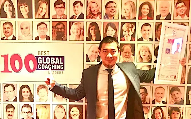Daru Dewayanto with the 100 Best Global Coaching Leader award